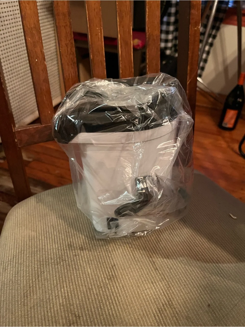 White & Black Popcorn Maker